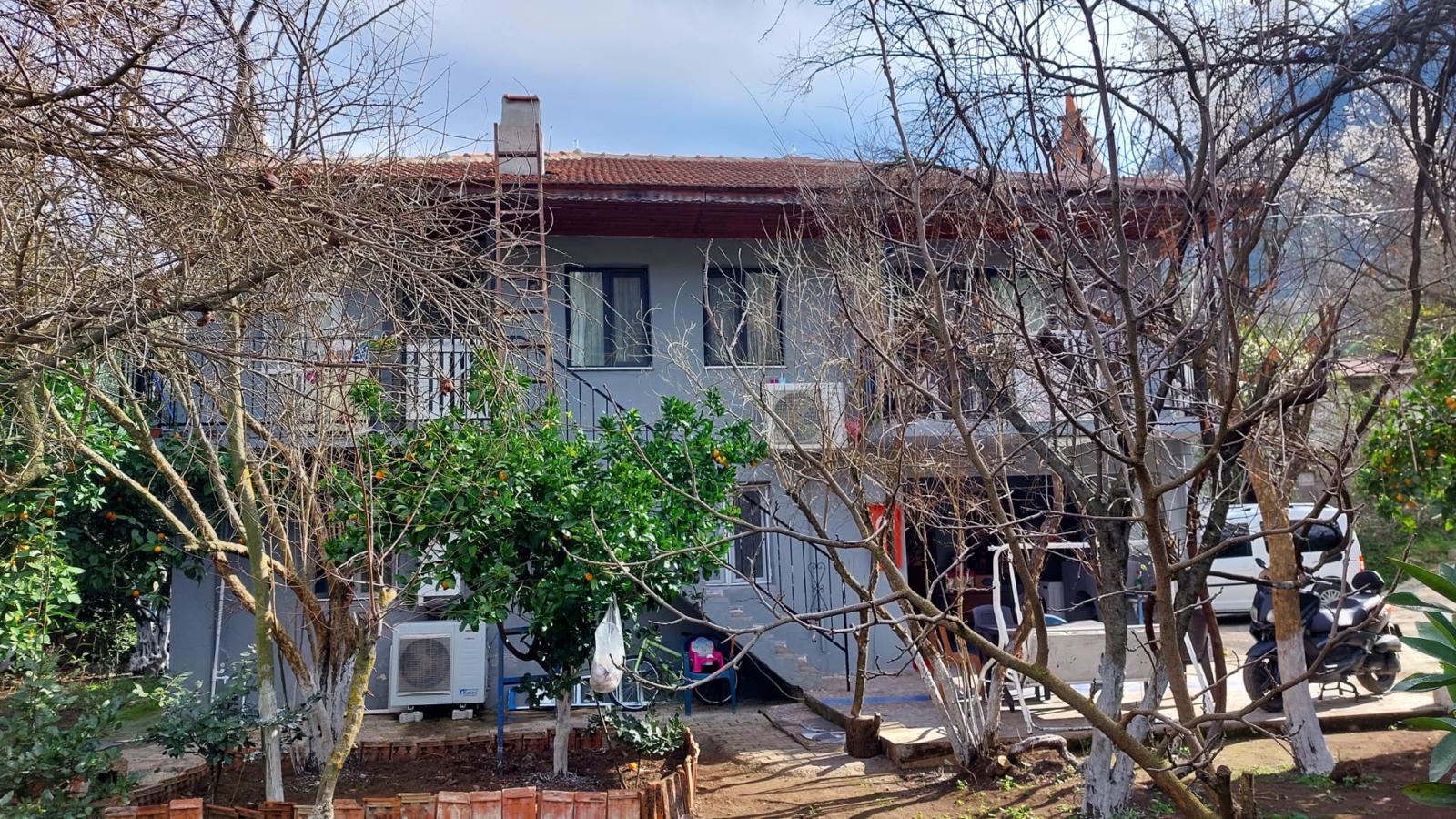 SATILIK 1.847 M2 ARSA VE İÇİNDE BİNA